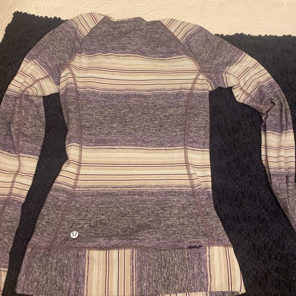 Lulu lemon workout top - Picture 2 of 4